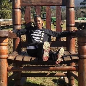 Meet your Posher, Laniya